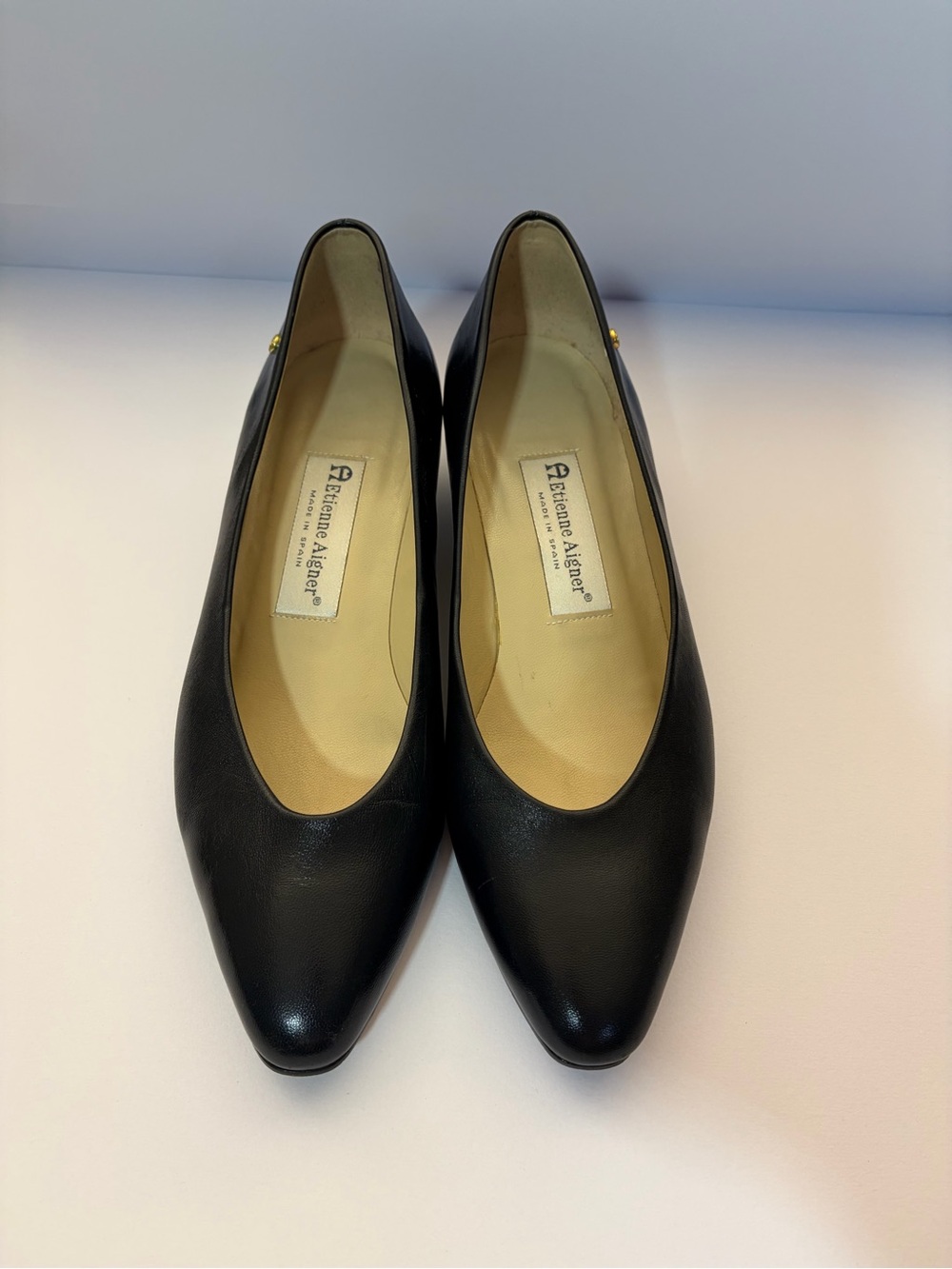 Etienne Aigner Dark Navy Pointed-Toe Leather Flats. Size 8w
